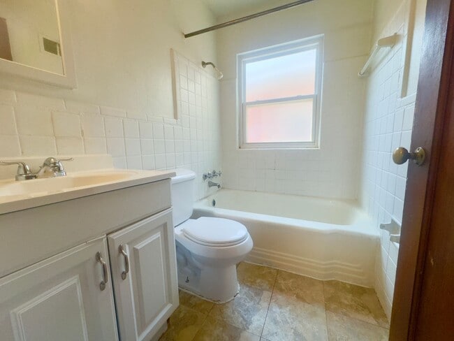 Building Photo - SECTION 8 IS GLADLY ACCEPTED 3 Bed 1.5 Bat...