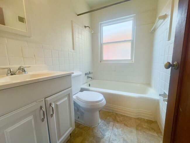 Foto del edificio - SECTION 8 IS GLADLY ACCEPTED 3 Bed 1.5 Bat...