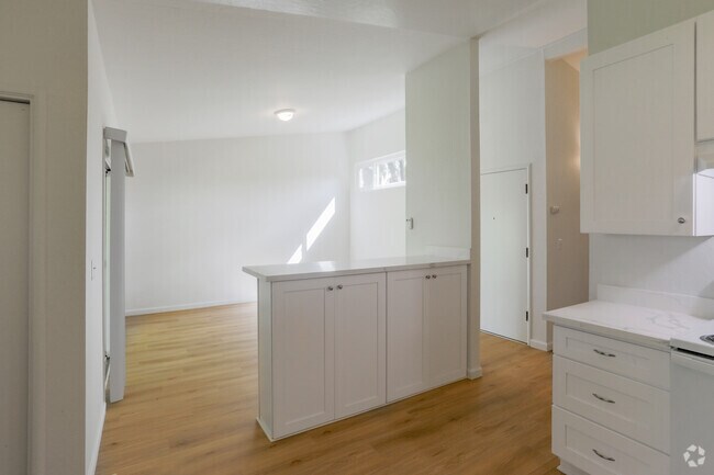 1 habitación, 1 baño remodelado - 624 pies cuadrados - Cocina - Six Hundred Park Avenue