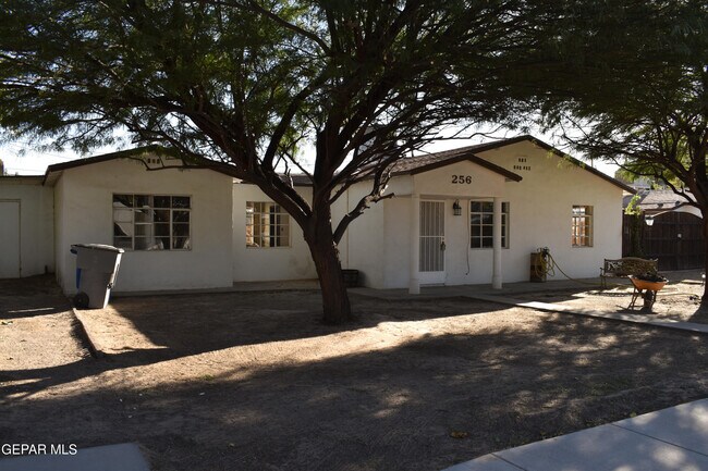 Building Photo - 256 Yale Ave