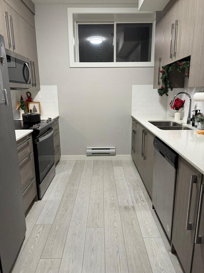 Cuisine - 253 Creekside Dr SW