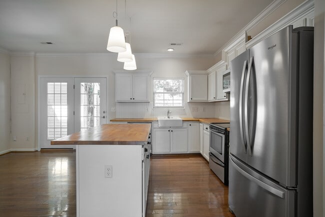 Building Photo - 420 Canewood Pl