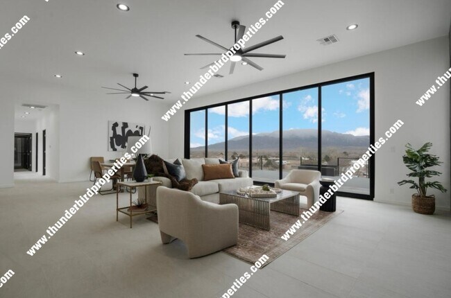 Foto del edificio - Living on top of the world in Corrales!!!! Look at these views!!!!