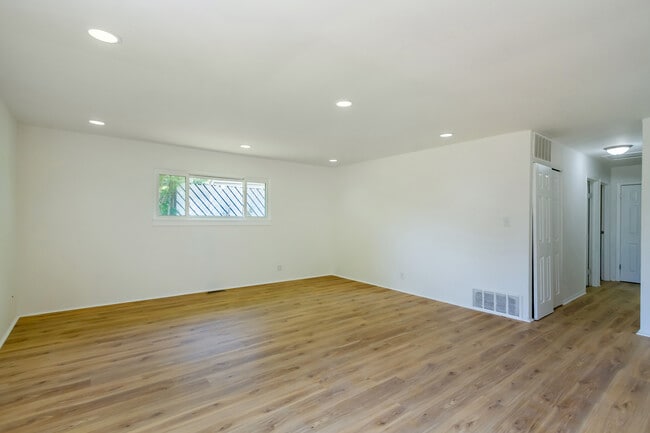 Foto del edificio - 109 Avondale Ct