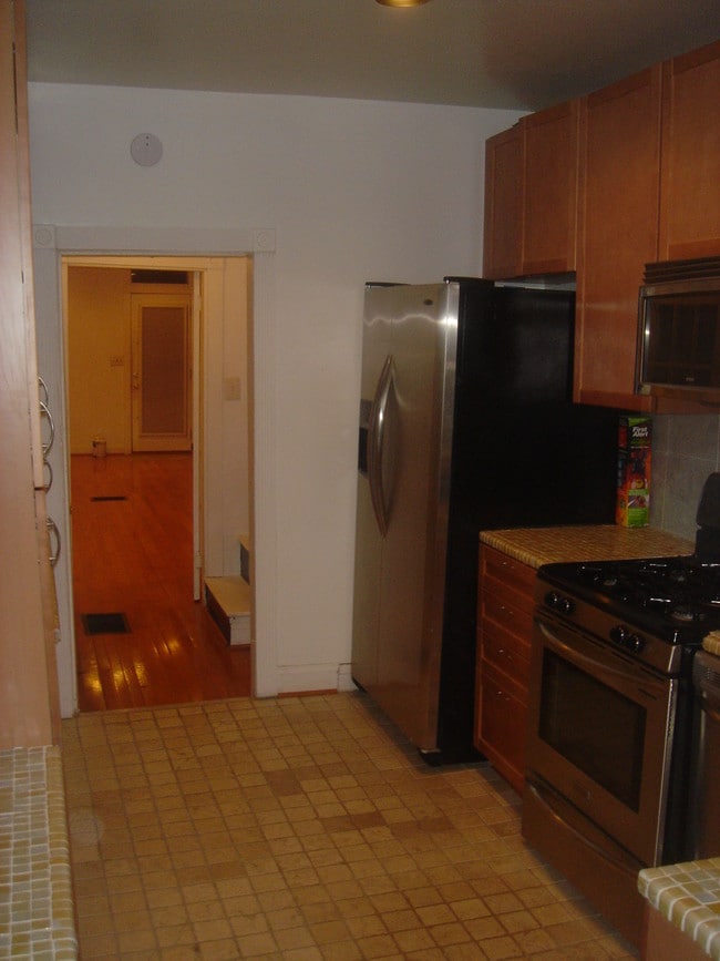 Building Photo - 2538 Foster Ave