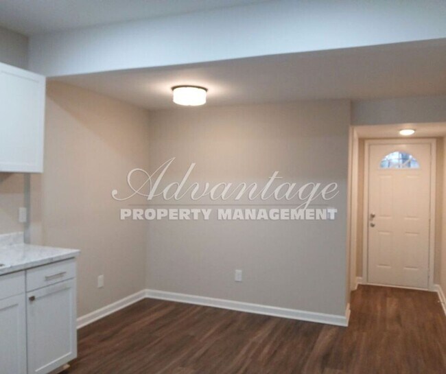 Building Photo - Remodeled 3 Bedroom | 2 Bath - Hollywood Area