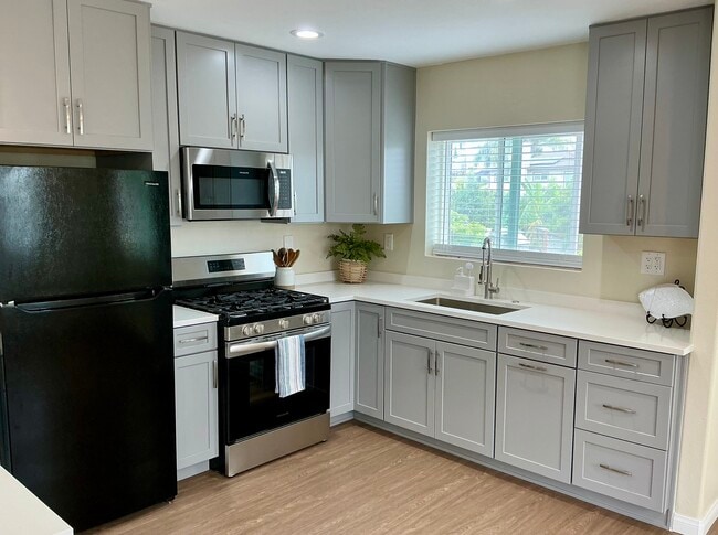 Kitchen3 - 5527 Bolivar St