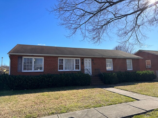 Building Photo - 3 Bedroom home in Church Hill