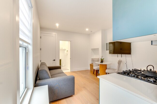 Foto del edificio - 1032 McLean Ave