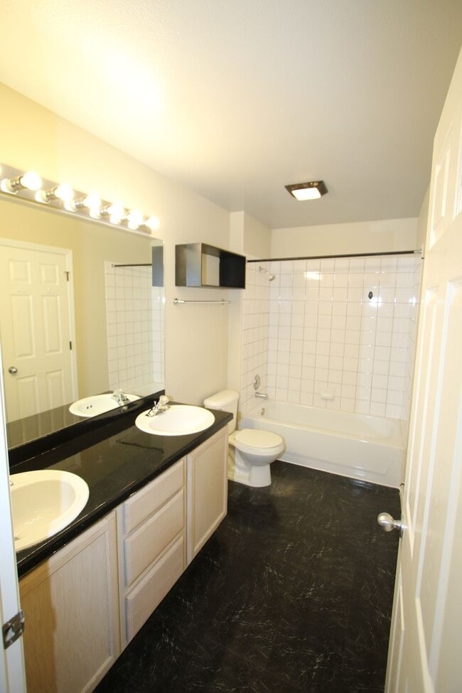 Building Photo - 3 Bedroom Home in North East Anchorage!