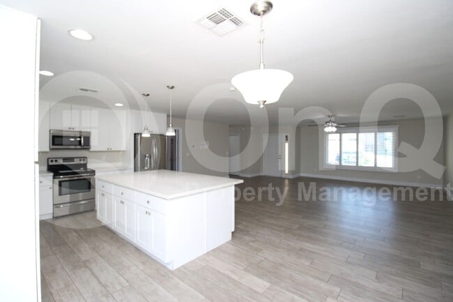 Building Photo - 1338 E Redfield Rd