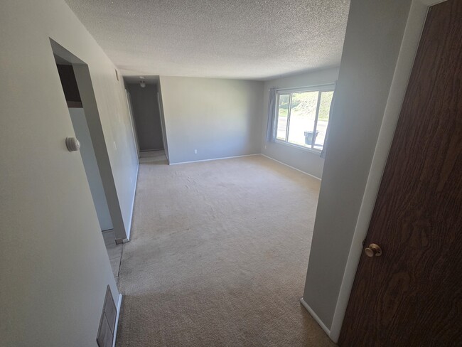 Building Photo - 1405 5th Ave