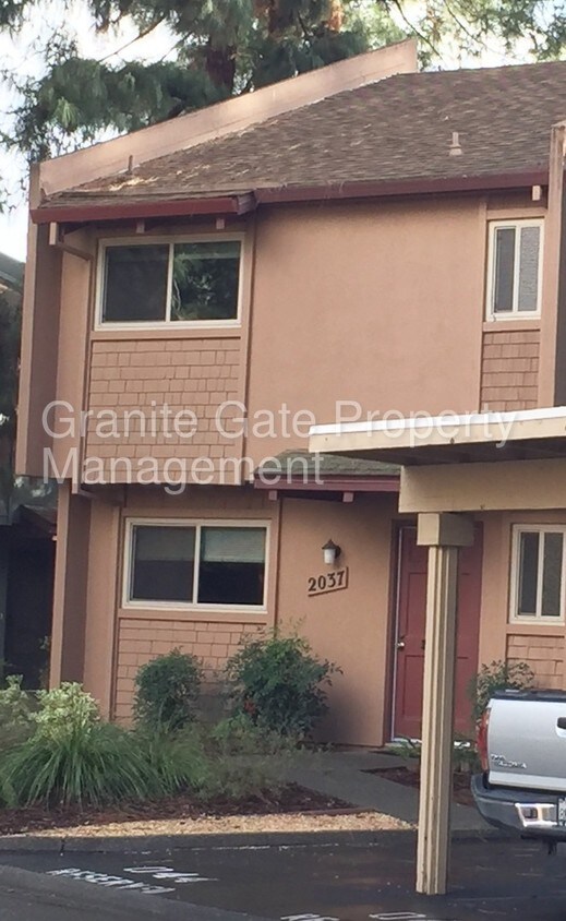 Primary Photo - 2037 Alta Loma St