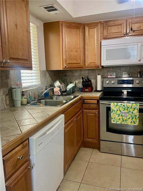 Building Photo - 1522 SE Royal Green Cir