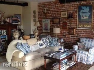 Foto principal - 2401 E Franklin St