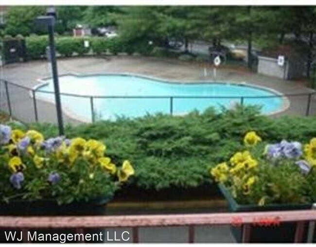 Building Photo - 2 br, 1.5 bath House - 42 Loomis St. Apt. 323
