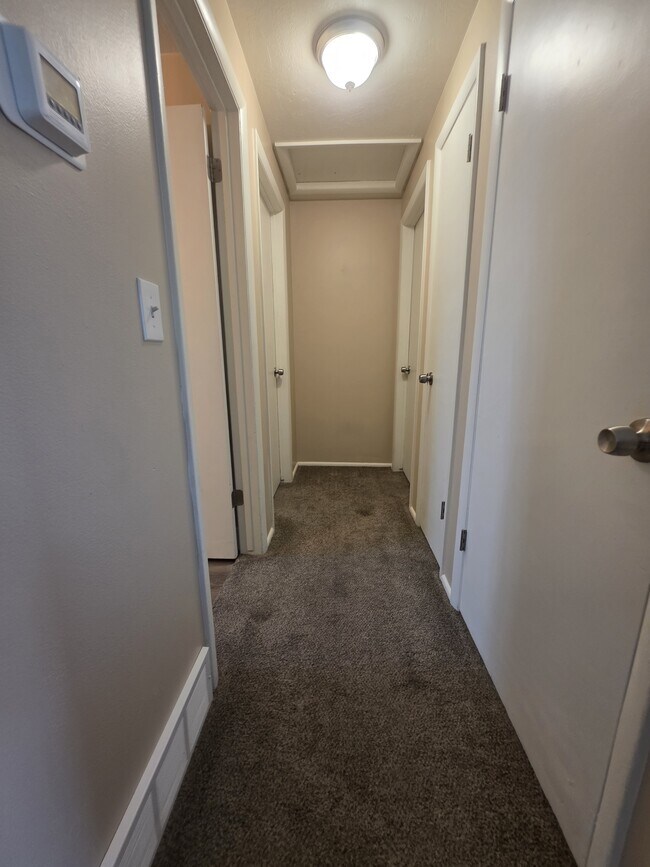 Foto del edificio - 360 Belaire Cir