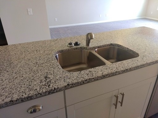 Building Photo - Beautiful 3 Bedroom w/Garage Townhouse Clo...