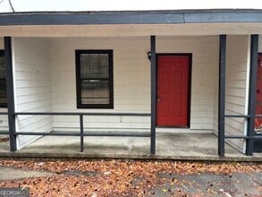 Building Photo - 421 W King Ave