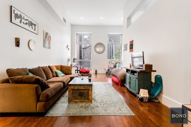 Building Photo - Rarely Available Singlular Private Residen...
