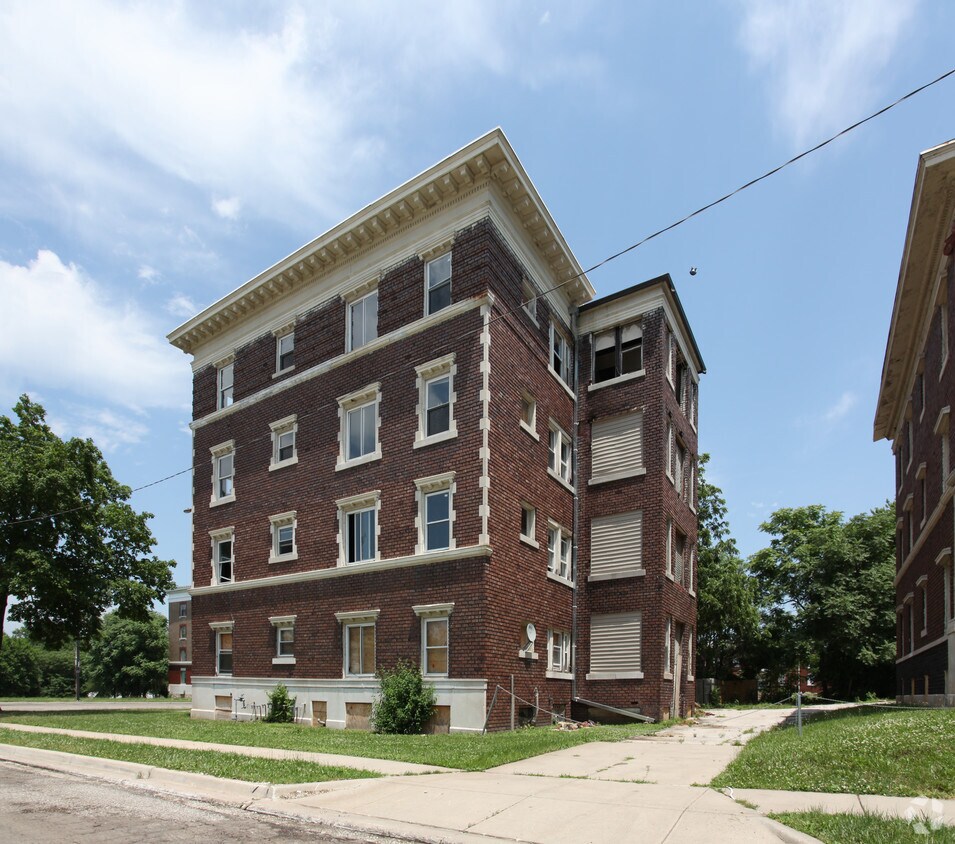 Foto del edificio - 1601 E Linwood Blvd
