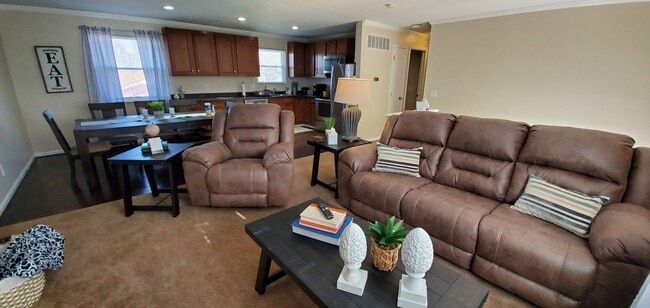 Building Photo - ? Pet Friendly Home ? Fenced in Yard ? Ren...