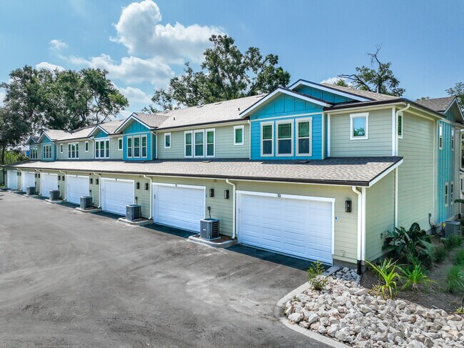 Foto del edificio - The Canopy Townhomes