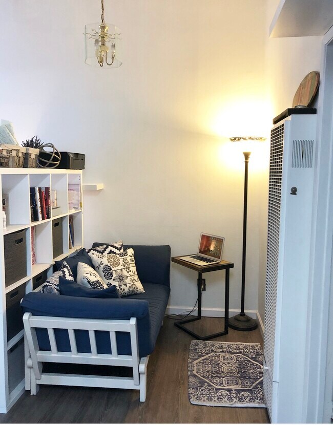 Bright, sunny studio - 816 Coriander Dr