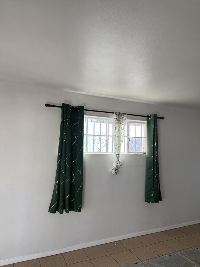 Foto del edificio - 1029 Lomaland Dr