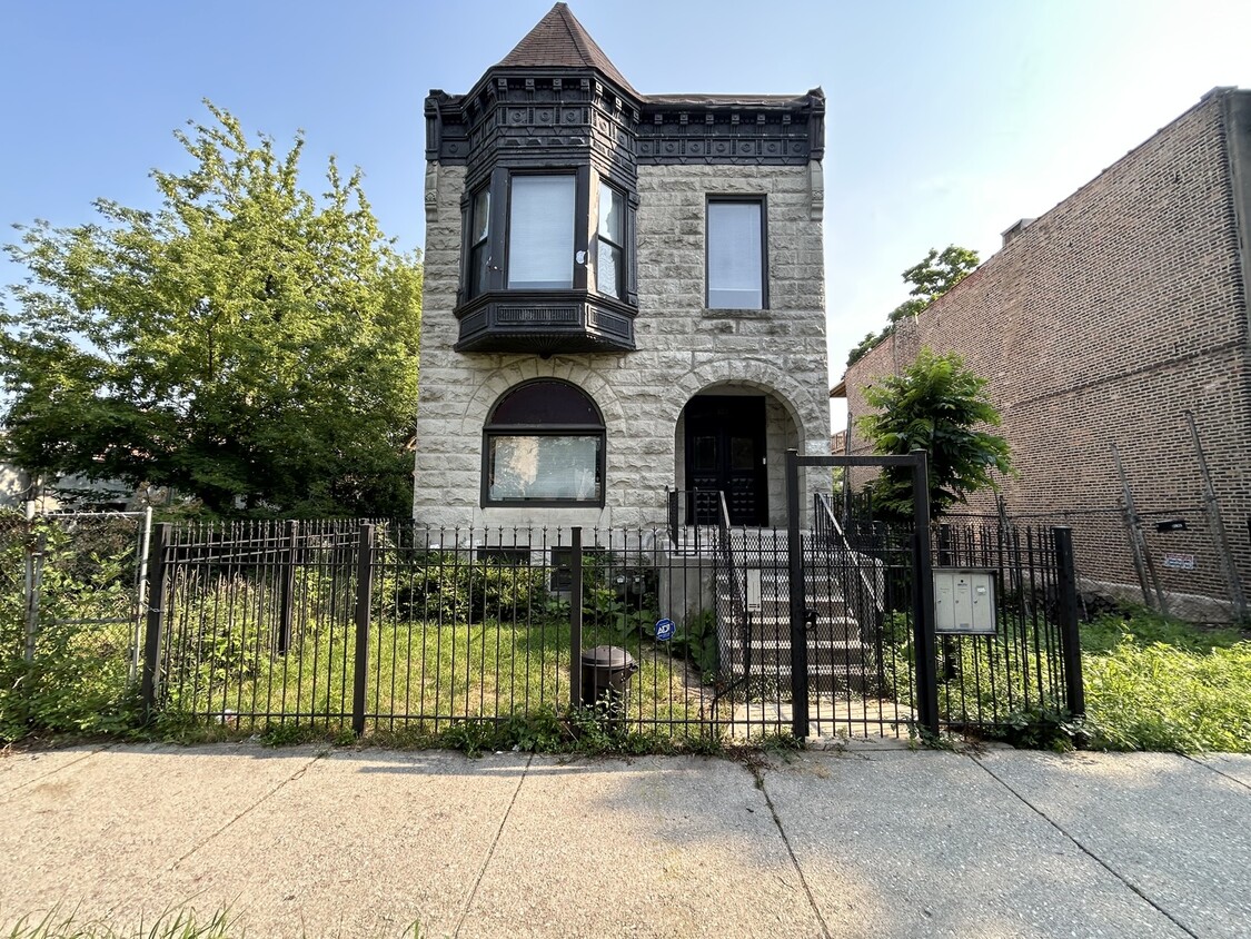 Primary Photo - 3213 W Fulton Blvd