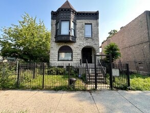 Building Photo - 3213 W Fulton Blvd