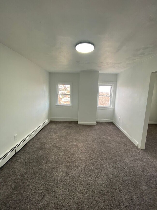 Building Photo - Available MAY 2026 - Beautiful renovated 3 Bedroom, 2 Bath Home in Heart of Allentown!