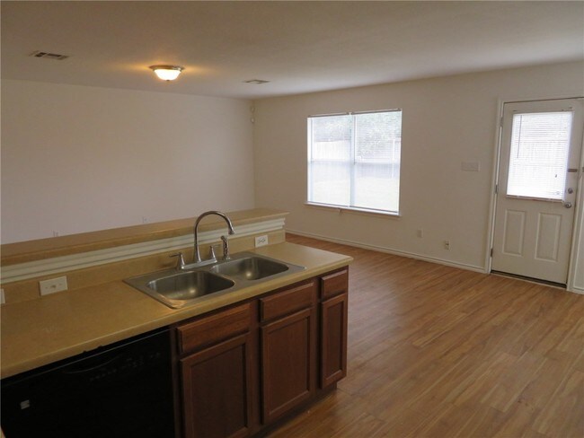 Building Photo - 305 Bird Dog Bend