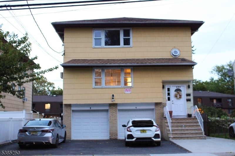 Foto principal - 692 Mill St