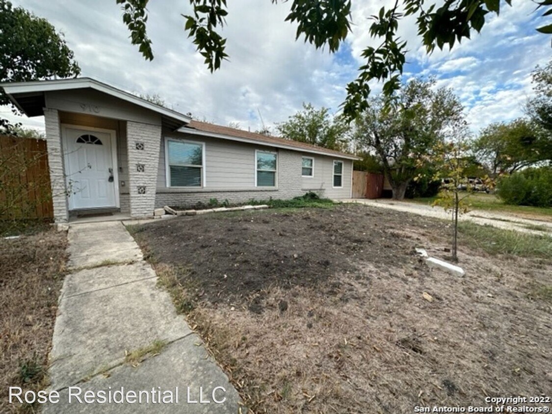Primary Photo - 4 br, 1 bath House - 910 Rexford Dr