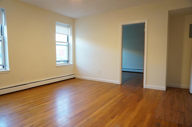 Building Photo - 164 North Beacon St