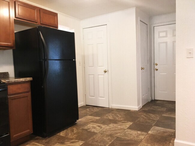 Foto del edificio - Pet Friendly 3 Bedroom Charmer located beh...