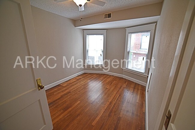 Building Photo - 3433 Central St