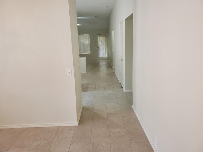 Building Photo - 902 Winston Dr