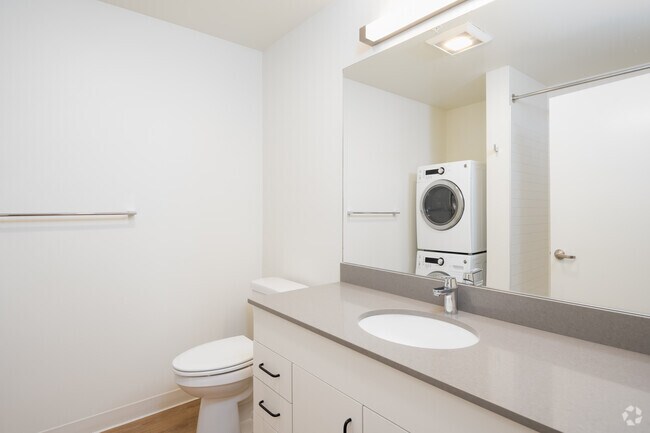Studio, 1BR - 490-497SF - East Howe Steps