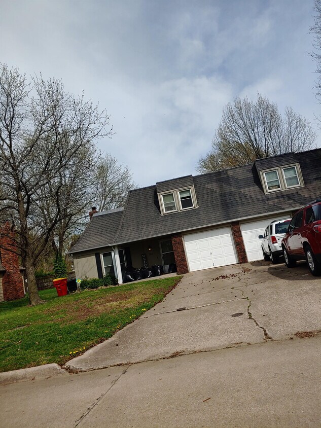 704 Village Dr, Pittsburg, KS 66762 Townhome Rentals in Pittsburg KS