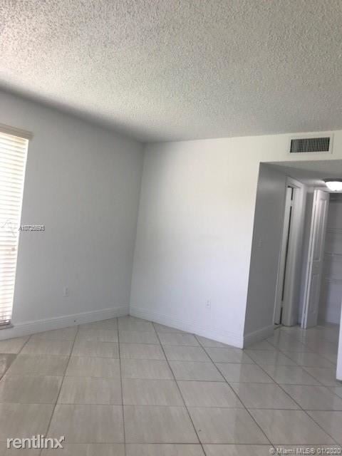 Foto del edificio - 2 br, 2 bath Apartment - 661 N University Dr