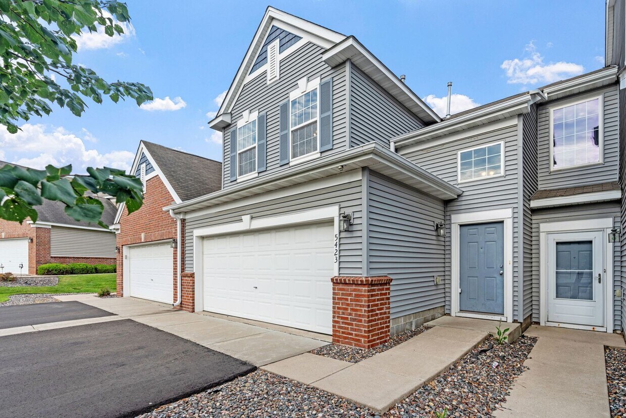 Foto principal - 3bd, 2ba town home in NEW HOPE, avail NOW