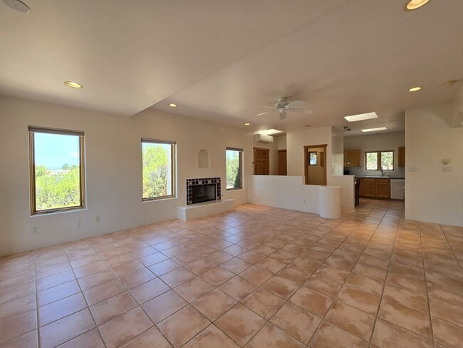 Building Photo - 1310 Lejano Ln
