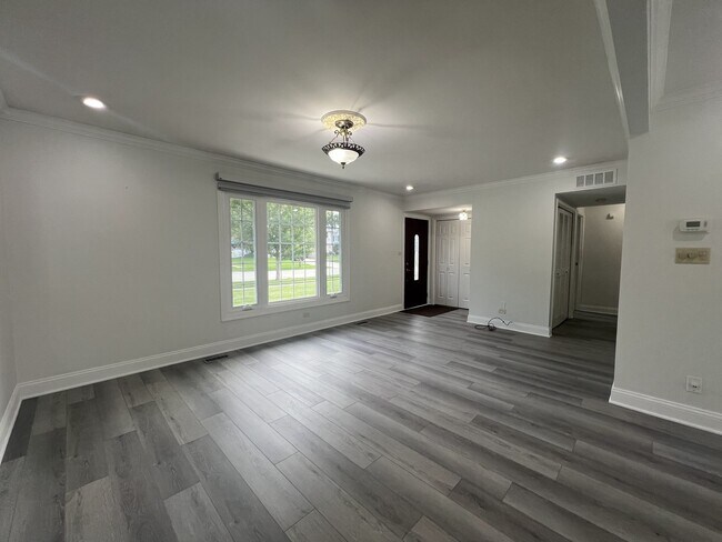 Foto del edificio - 1380 Rosedale Ln