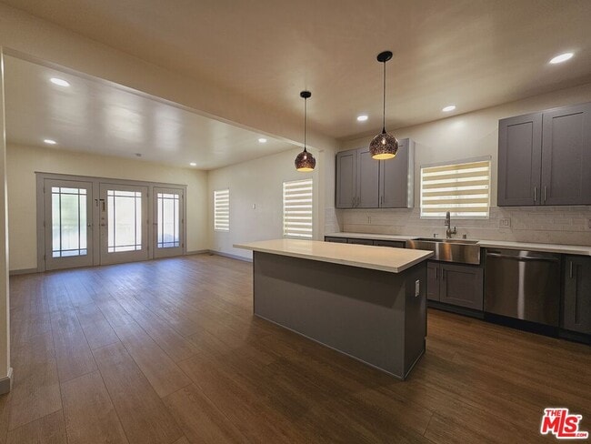 Building Photo - 2828 Leeward Ave