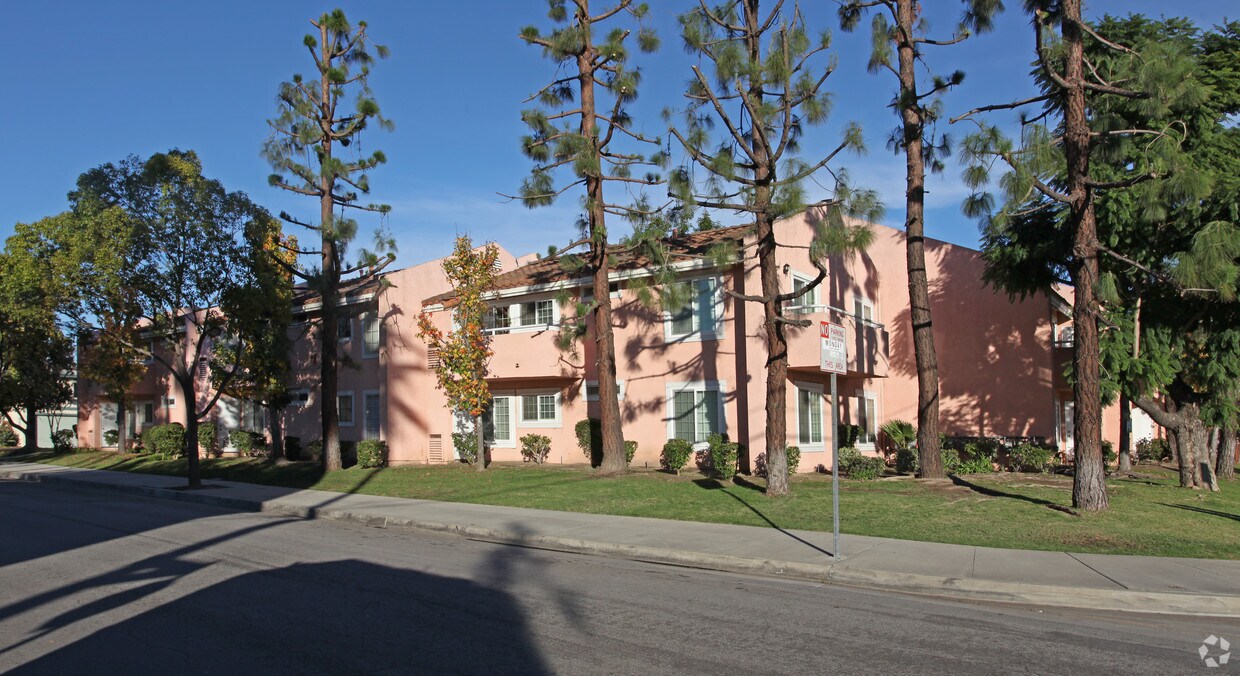 Foto principal - 12301 Alondra Blvd
