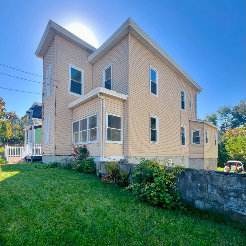 Primary Photo - 74 Oak St