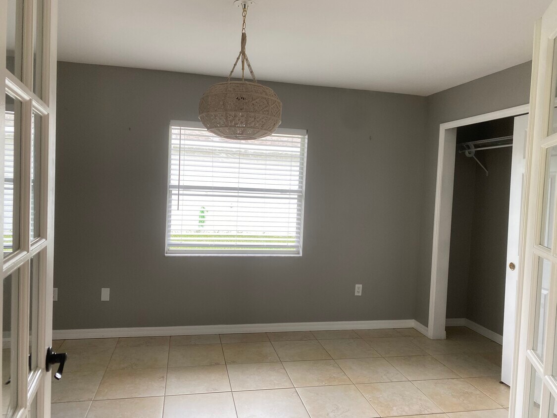 Foto principal - 408 Limerick Ave S