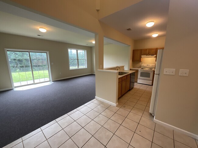 Foto del edificio - 348 Channing Dr